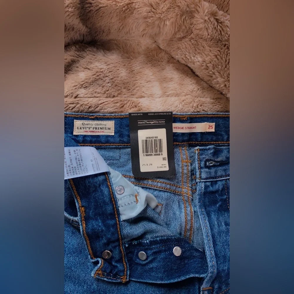 Levi’s Distressed Blue Jeans women’s - Picture 3 of 5